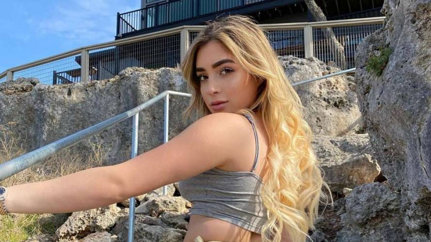 Joven dejó universidad y abrió Onlyfans: sus padres la echaron de casa