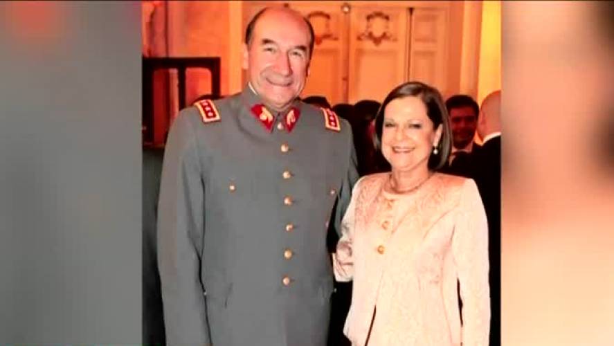 Fiscalía formaliza a esposa del excomandante Fuente-Alba por lavado de dinero